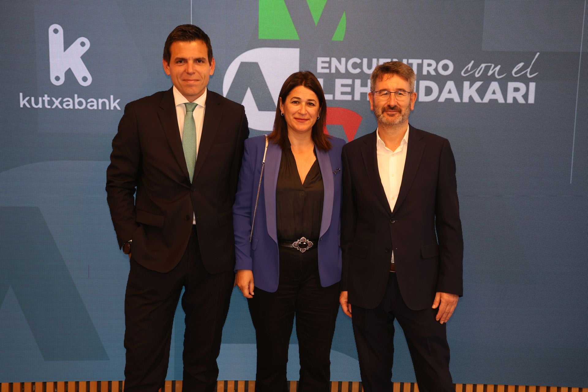 Josu Imaz (consejero delegado CEO de Tubacex), Itziar Mahave (directora regional de Gipuzkoa del Banco Sabadell) y Joaquín Aranbarri (director de oficina de Grandes Empresas de Gipuzkoa del Banco Sabadell).