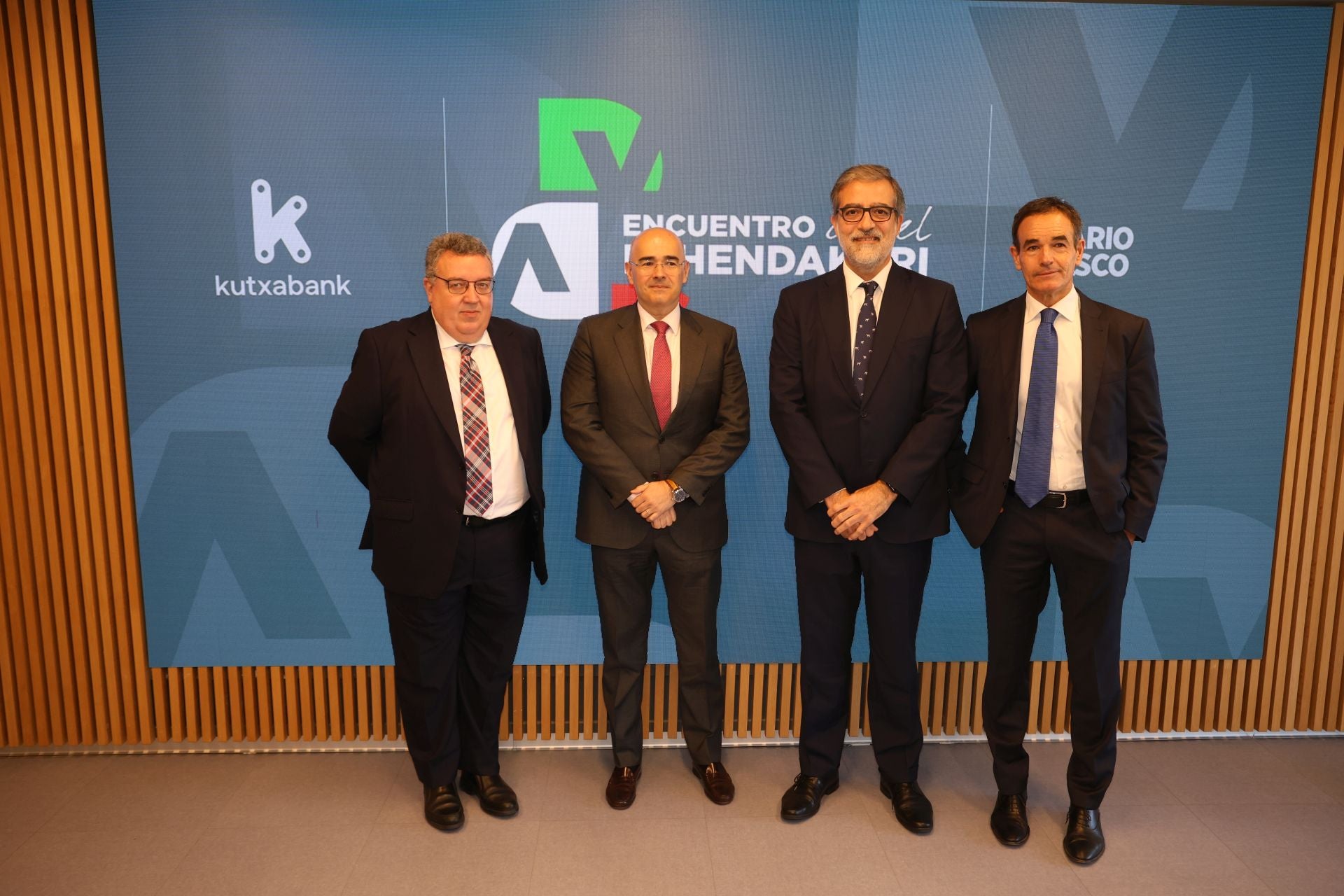 Aitor Aranburu Olabarri (director geeneral Negocio Minorista de Kutxabank), Eduardo Ruiz de Gordejuela (consejero delegado CEO y presidente de Fineco. Kutxabank ), Fernando del Hoyo (director general Banca Mayorista de Kutxabank) y Alberto Clerigué Gárate (Fineco).