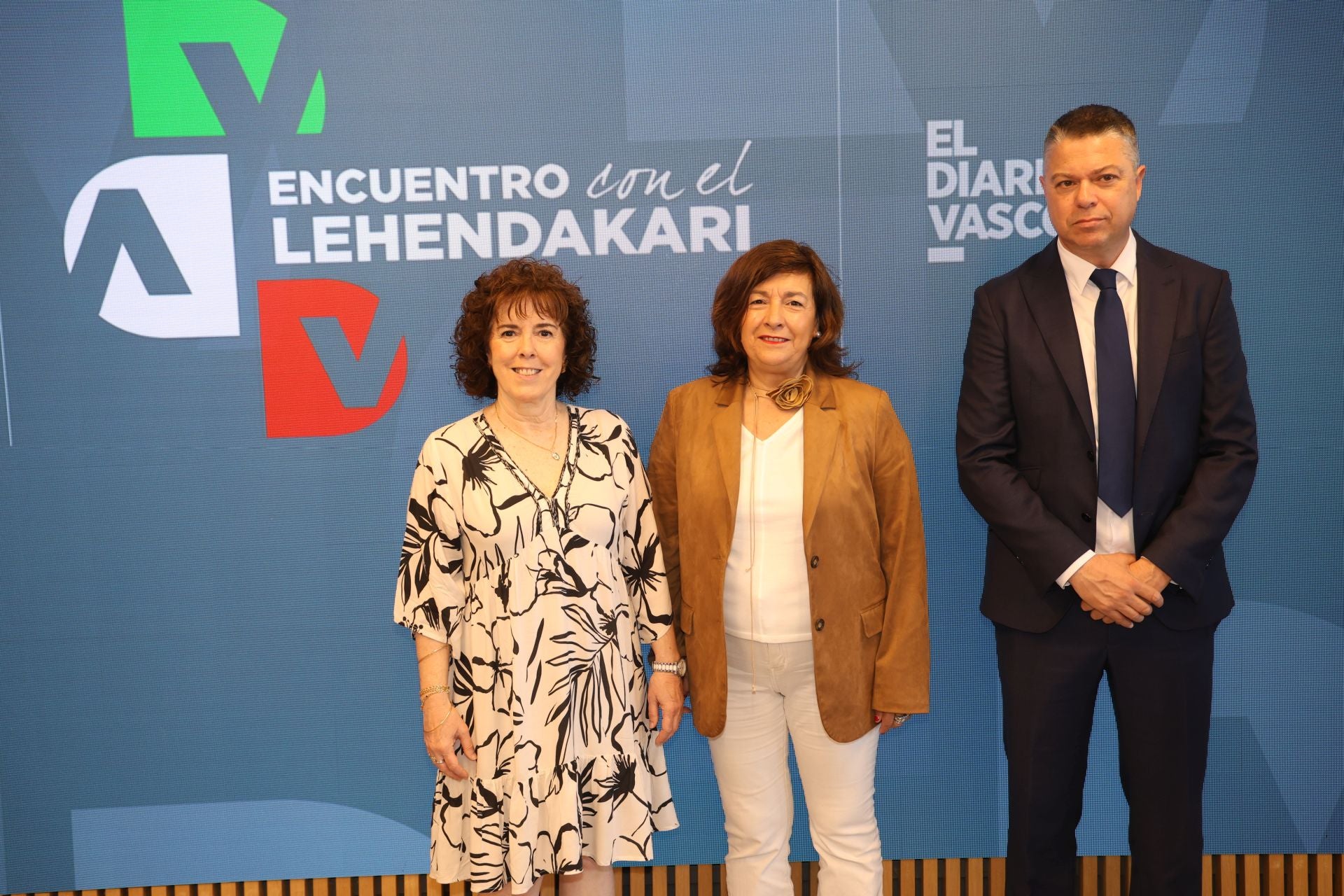 Amaia Bernarás (gerente del Parque Tecnológico de Miramon), Itziar Epalza (directora general del Parque Tecnológico de Miramon) y Ismael Baranda (gerente y director financiero de Transportes Insausti).
