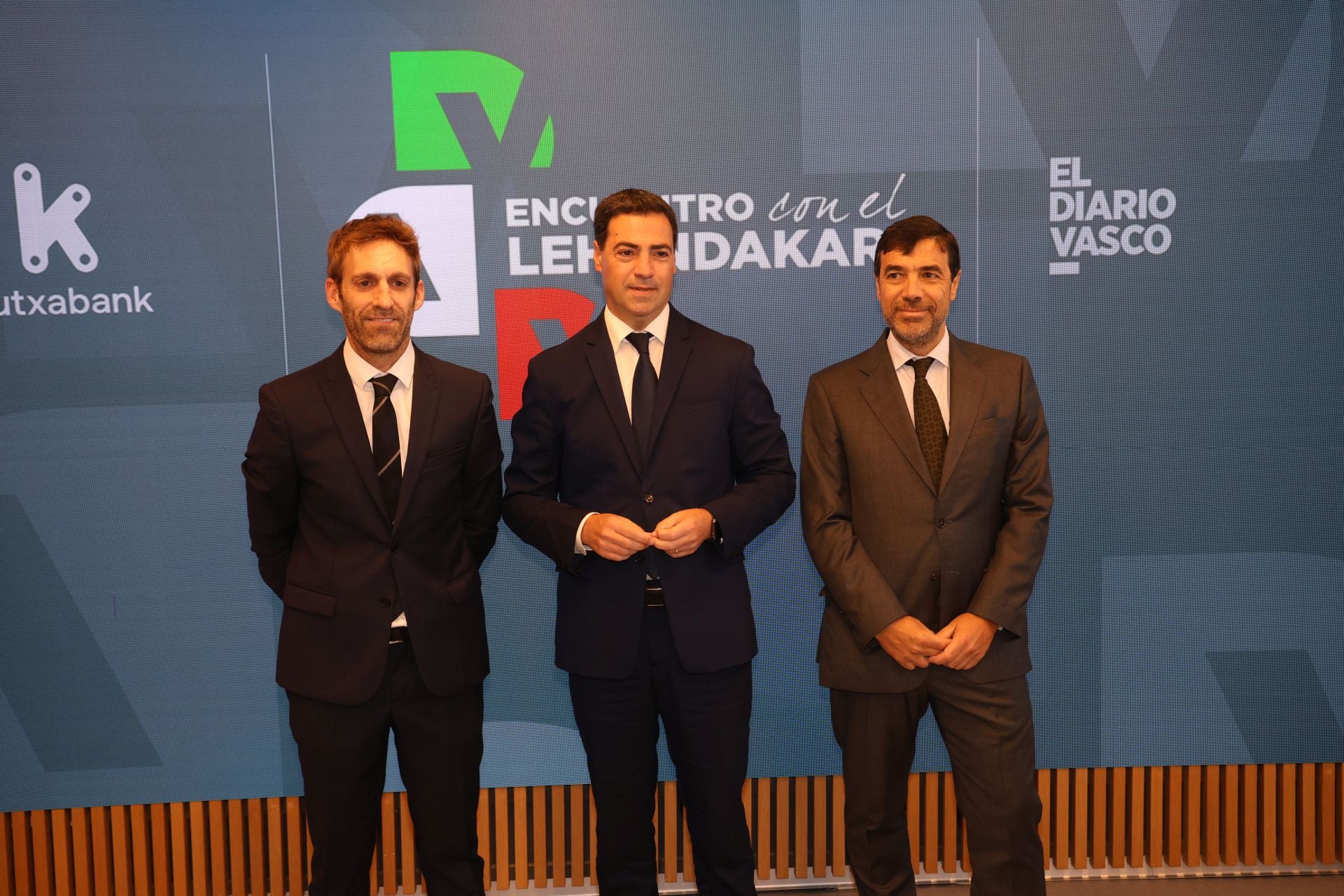 El lehendakari con Iñigo Martín (director general de El Diario Vasco) y Antón Arriola (presidente de Kutxabank).