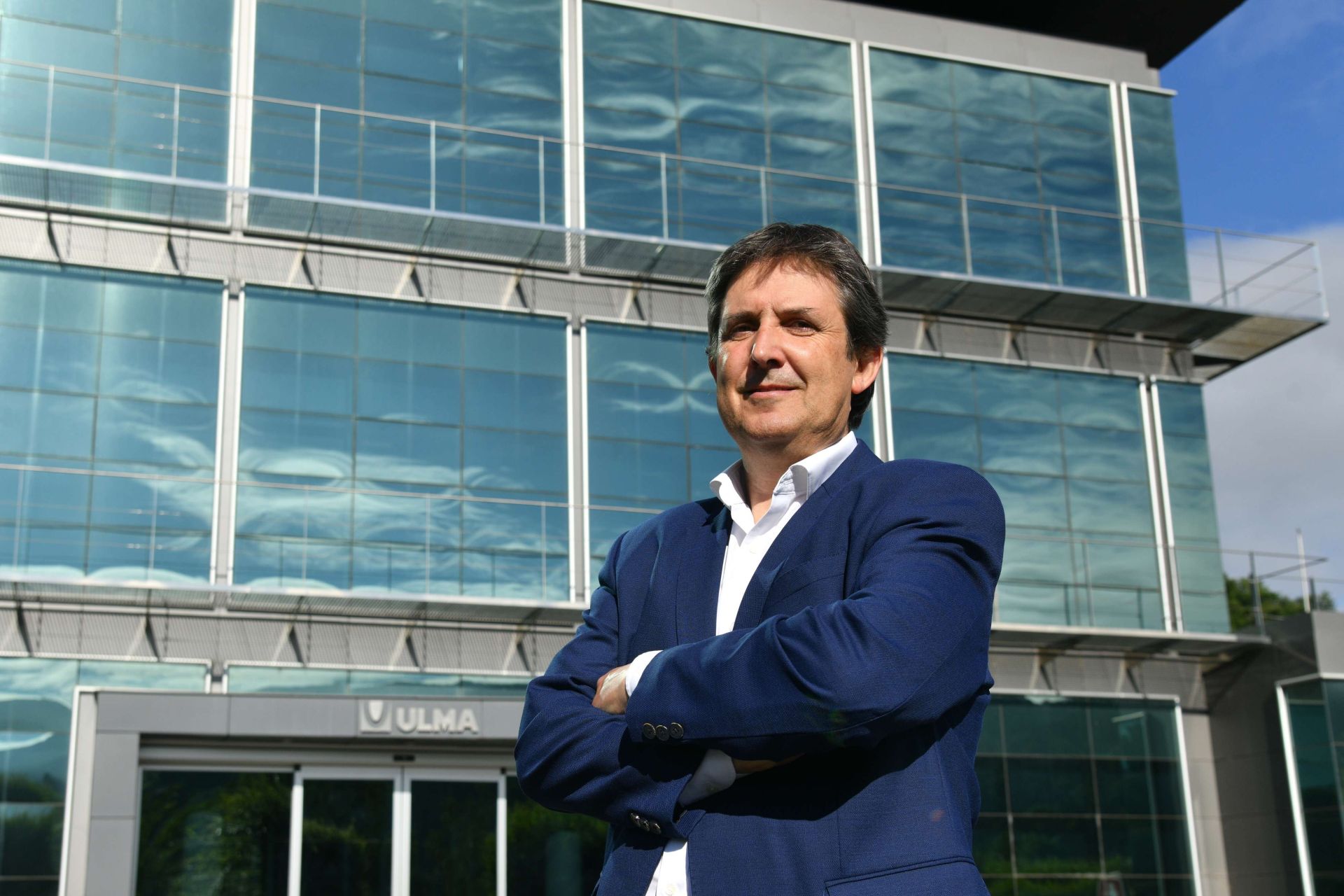 Iñaki Gabilondo, director general de Grupo Ulma, ante la sede en Oñati