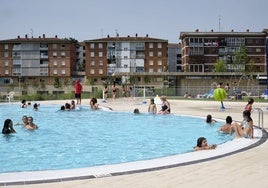 Piscinas exteriores del polideportivo de Altza.