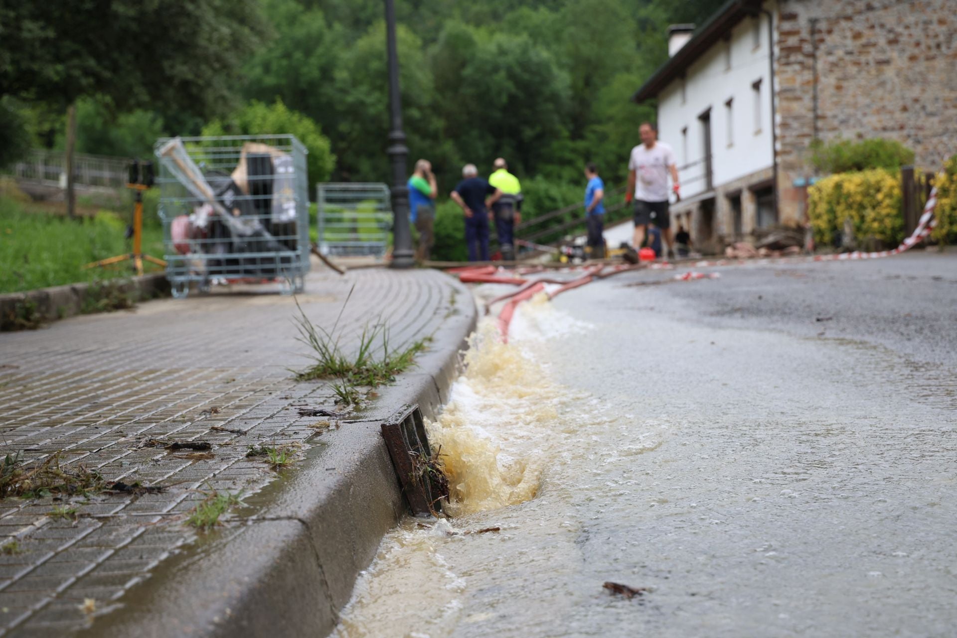 Las imágenes de los desperfectos que deja la tromba de agua en Tolosaldea y Goierri