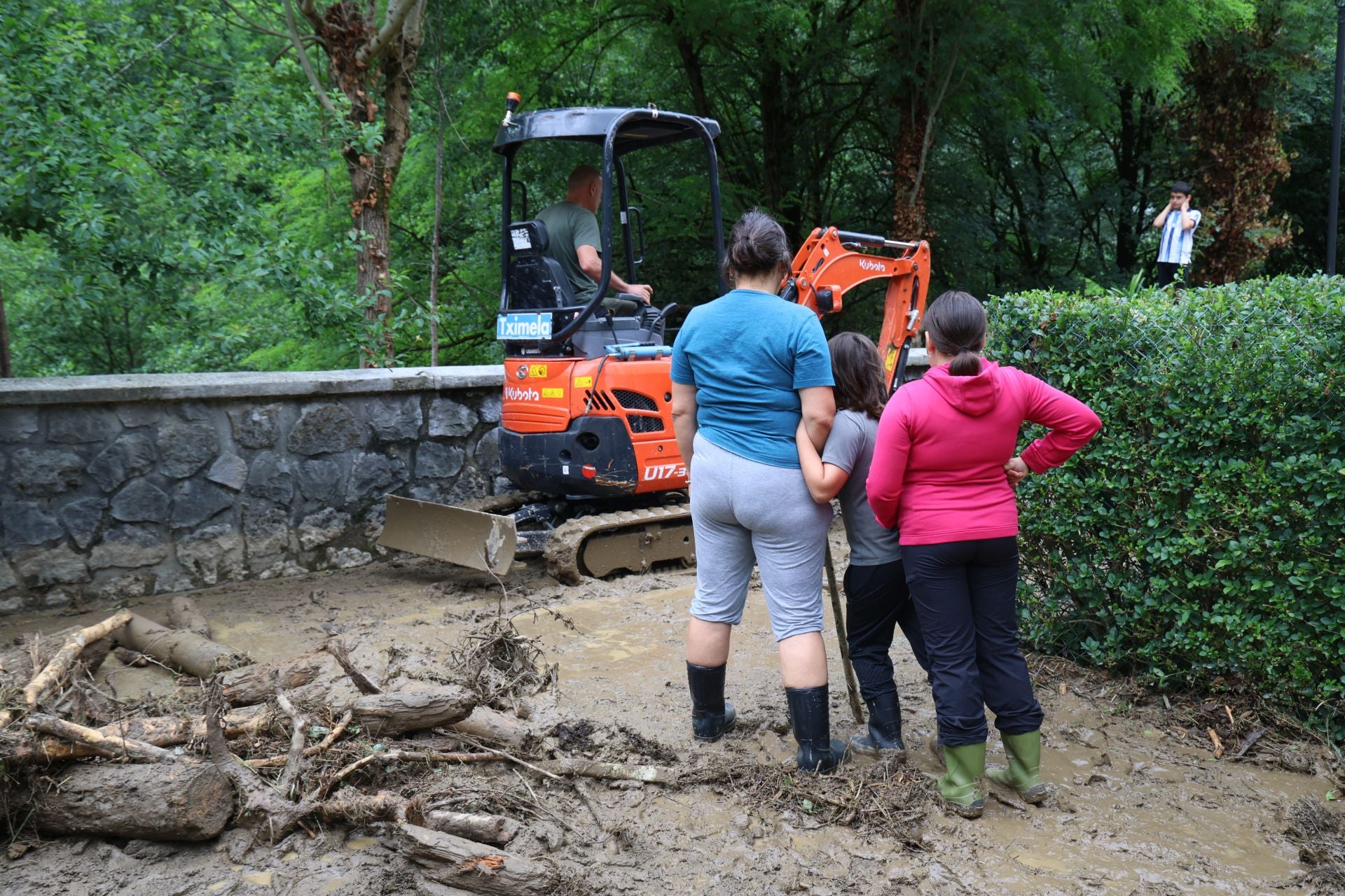 Las imágenes de los desperfectos que deja la tromba de agua en Tolosaldea y Goierri