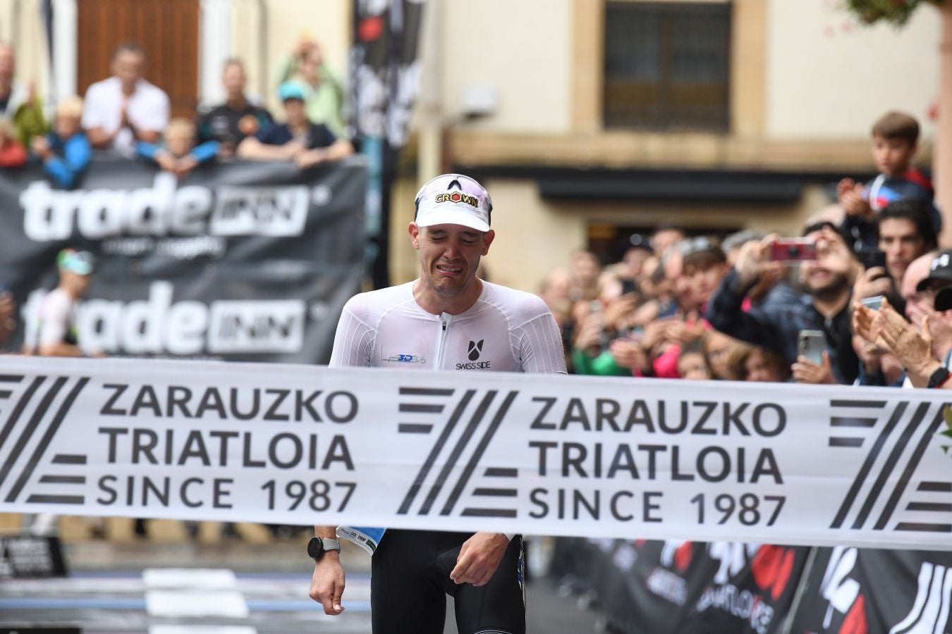 La lluvia no detiene a Montiel y Siffert en el triatlón de Zarautz
