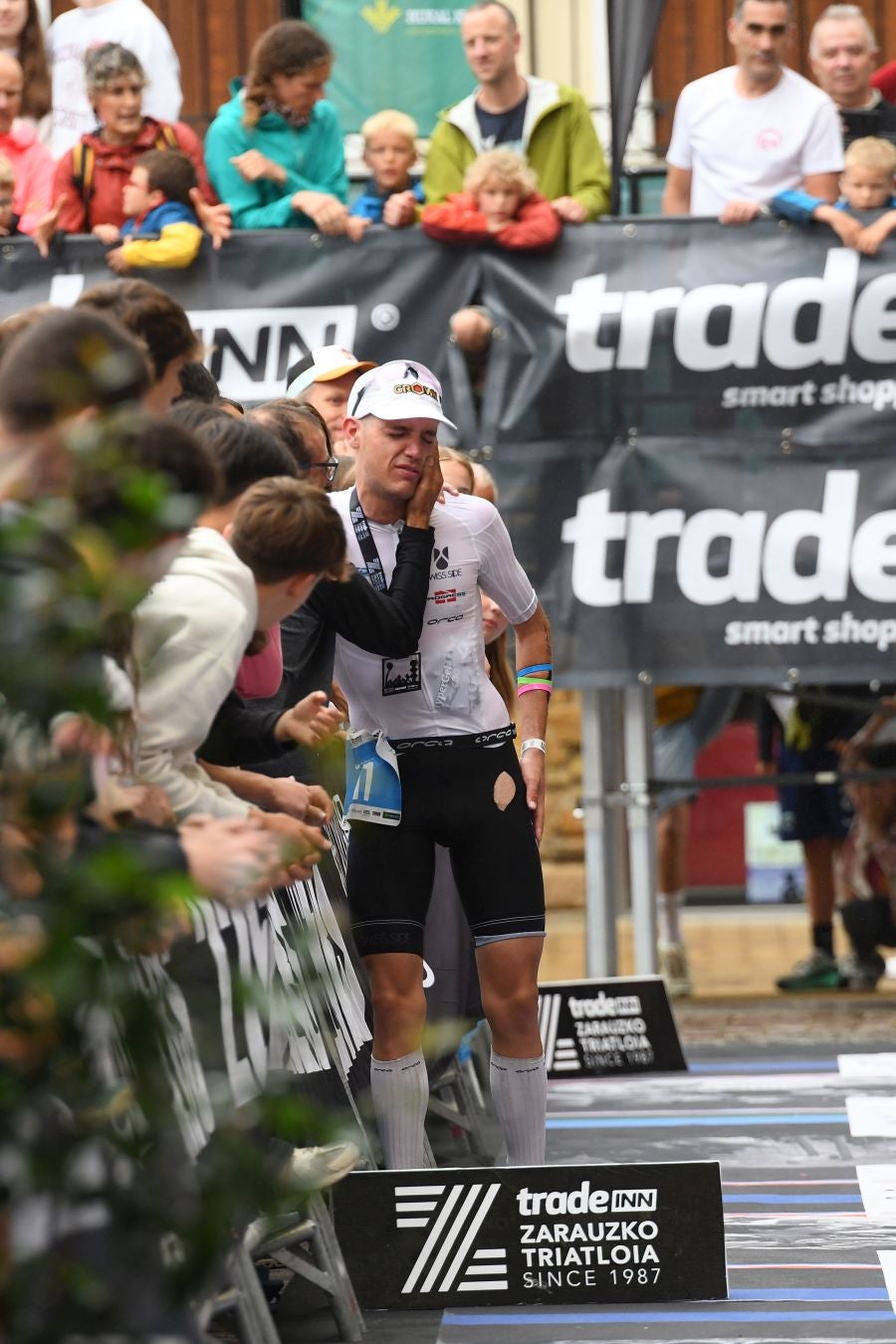 La lluvia no detiene a Montiel y Siffert en el triatlón de Zarautz