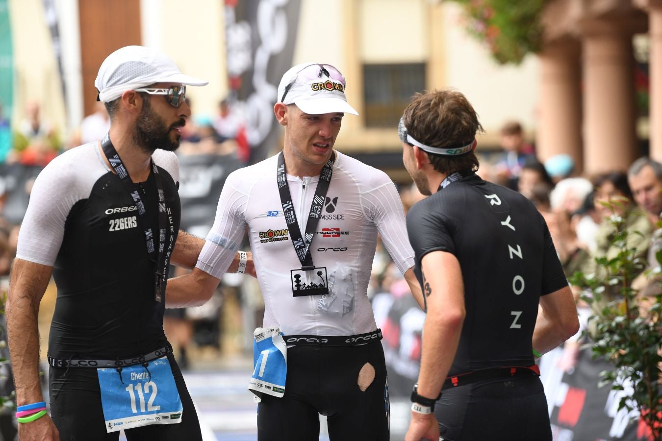 La lluvia no detiene a Montiel y Siffert en el triatlón de Zarautz