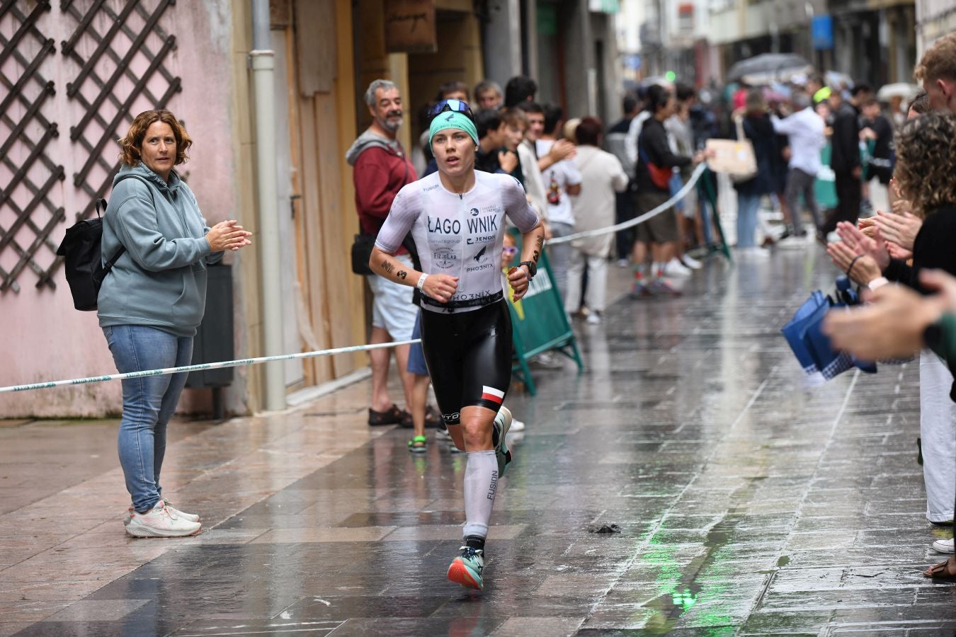 La lluvia no detiene a Montiel y Siffert en el triatlón de Zarautz