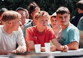 Totone, acompañado por sus amigos.