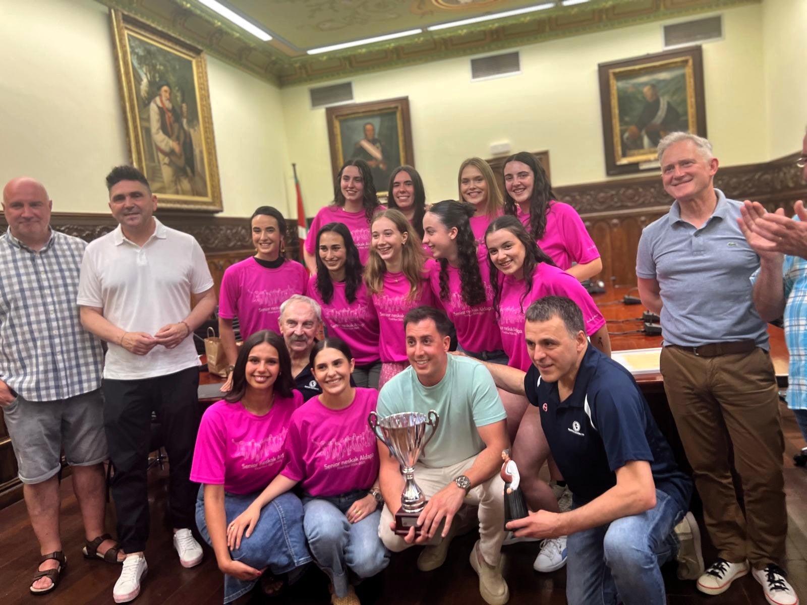 Reconocimiento institucional al Goierri Aldapa de baloncesto