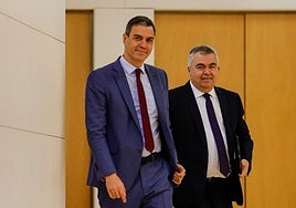 Pedro Sánchez, junto a Sántos Cerdán en una imagen de 2023.