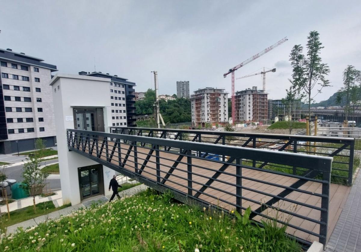 El ascensor habilitado por el Ayuntamiento de Lezo hace unos meses en el nuevo barrio de Altzate.