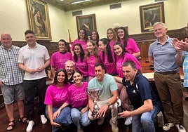 Emotivo recibimiento al Goierri Aldapa, con la participación de los alcaldesde Urretxu y Zumarraga.