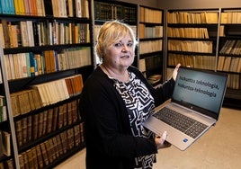 Miriam Urkia, Euskaltzaindiaren Donostiako egoitzan, artxiboko irudi batean.