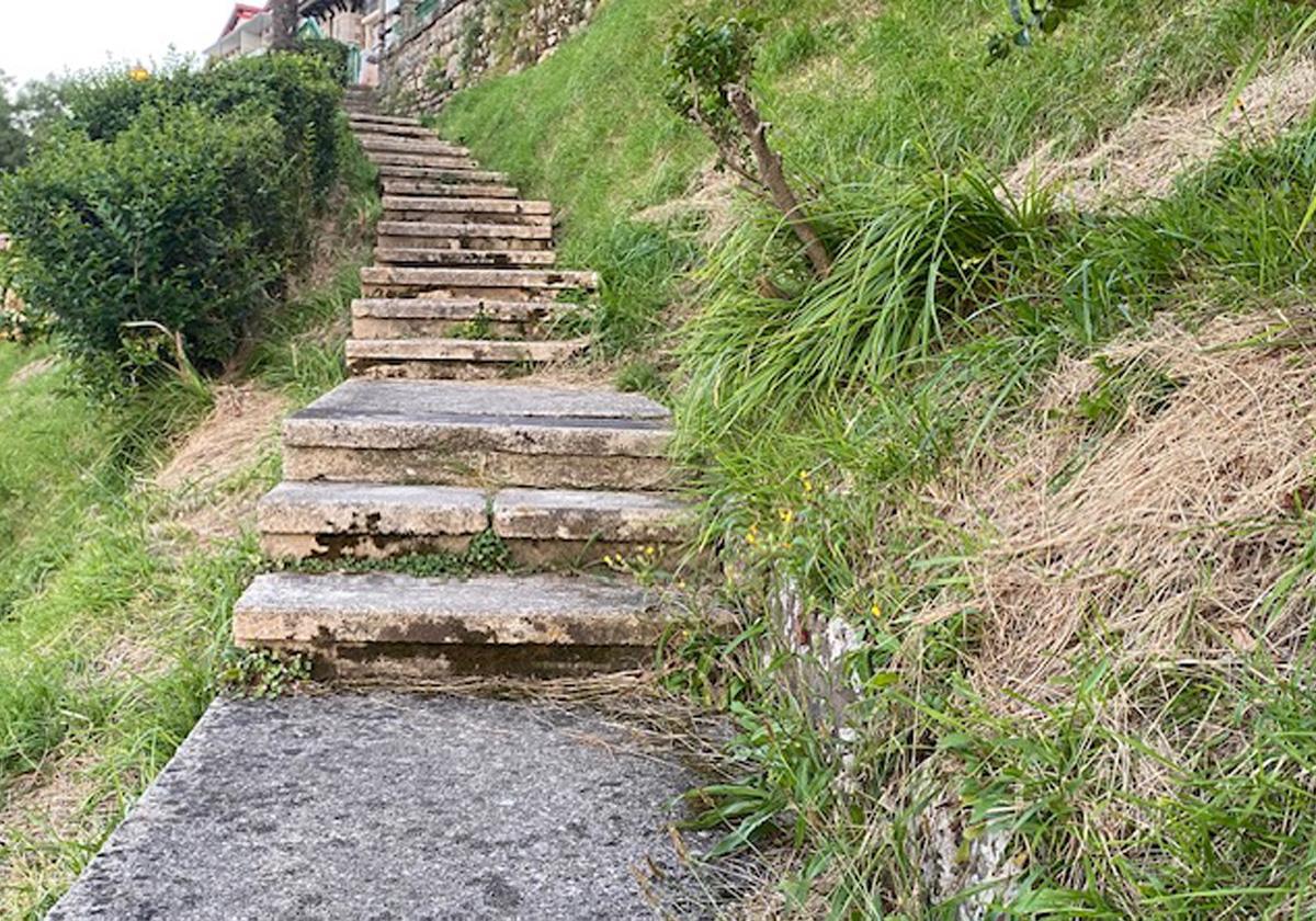 Los miradores de Miraconcha están abandonados «Que vuelvan a abrir el paso a La Concha»