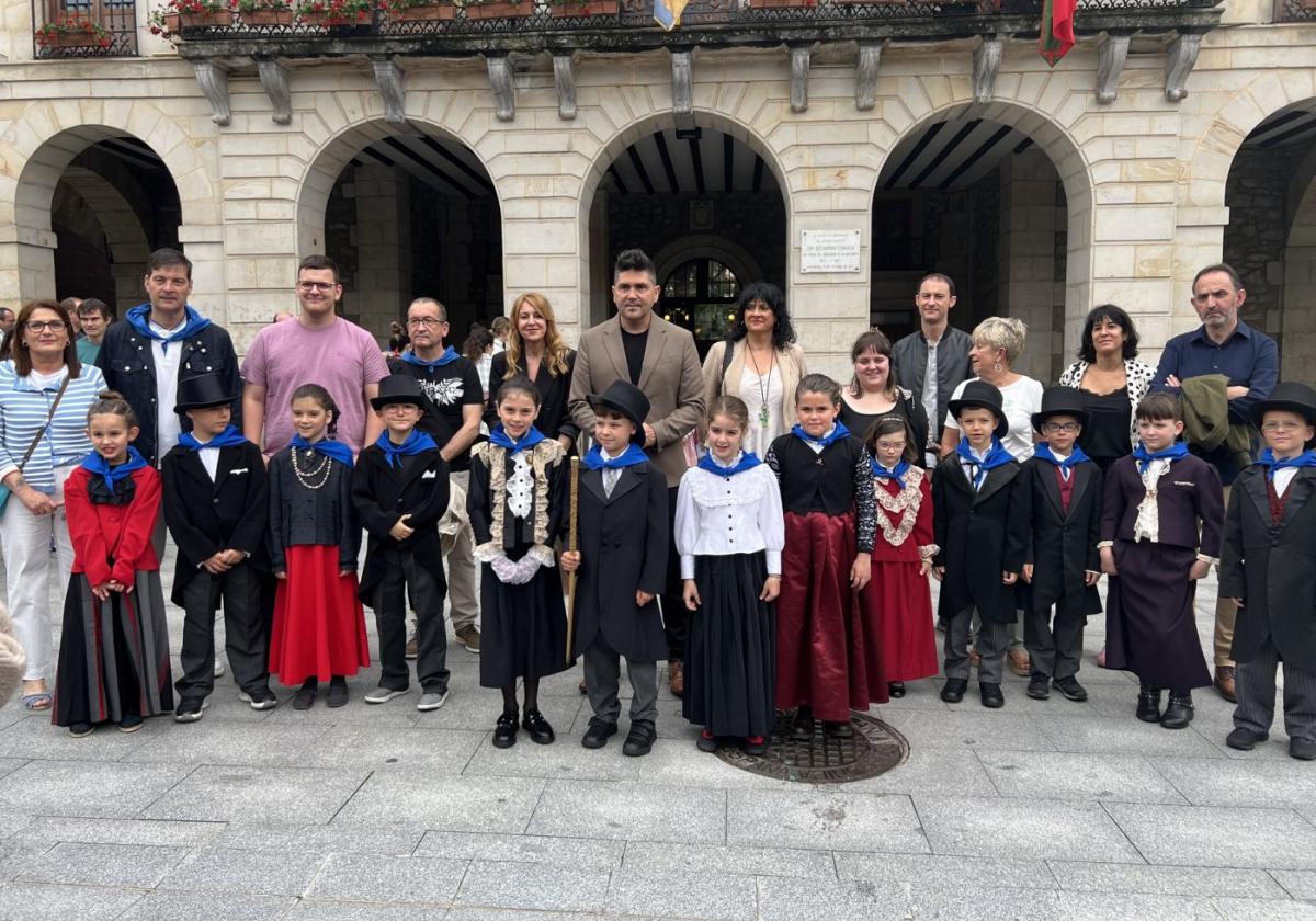 Trece niños y niñas volverán a componer la 'Corporación txikia' al frente de la primera jornada de las fiestas.