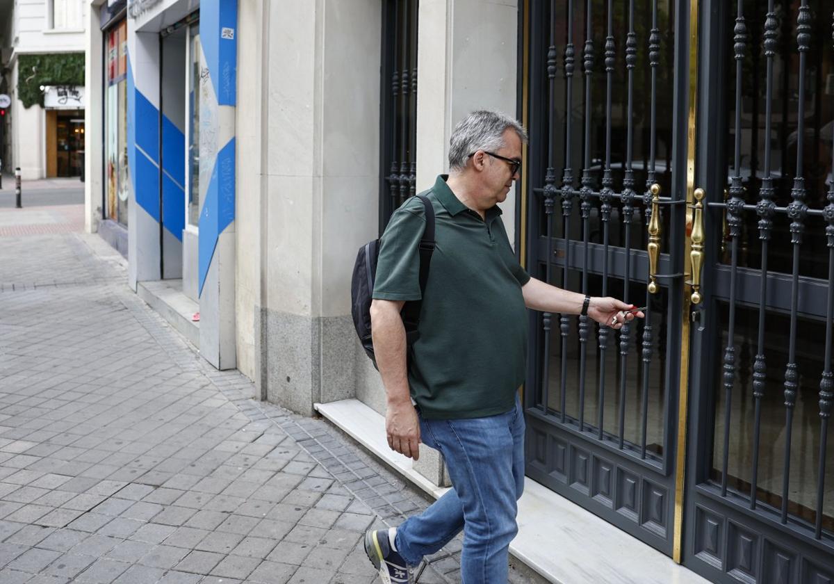 El ya exdirigente socialista Santos Cerdán, este pasado martes, en su domicilio de Madrid.