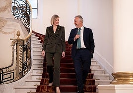 La consejera Ubarretxena y el ministro Torres en una de las reuniones celebradas en Madrid.