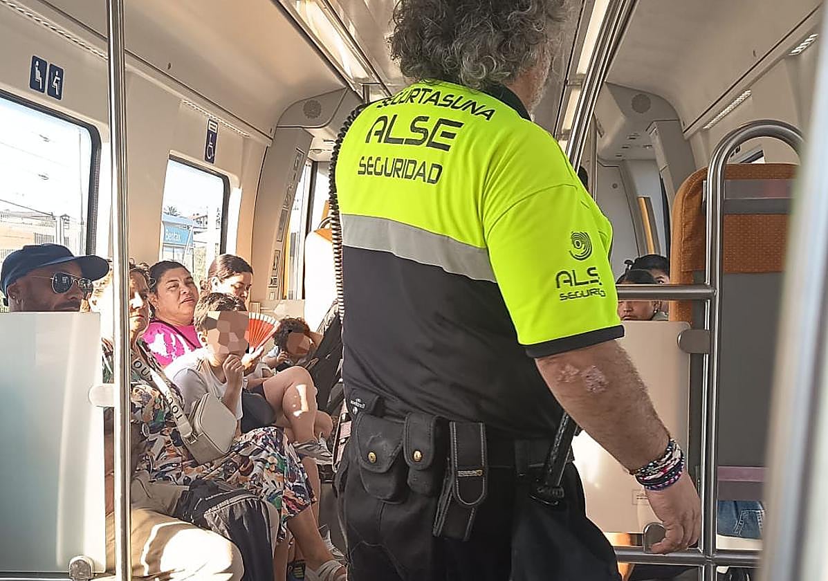 Decenas de usuarios se han visto afectados por el corte de servicio de Euskotren.