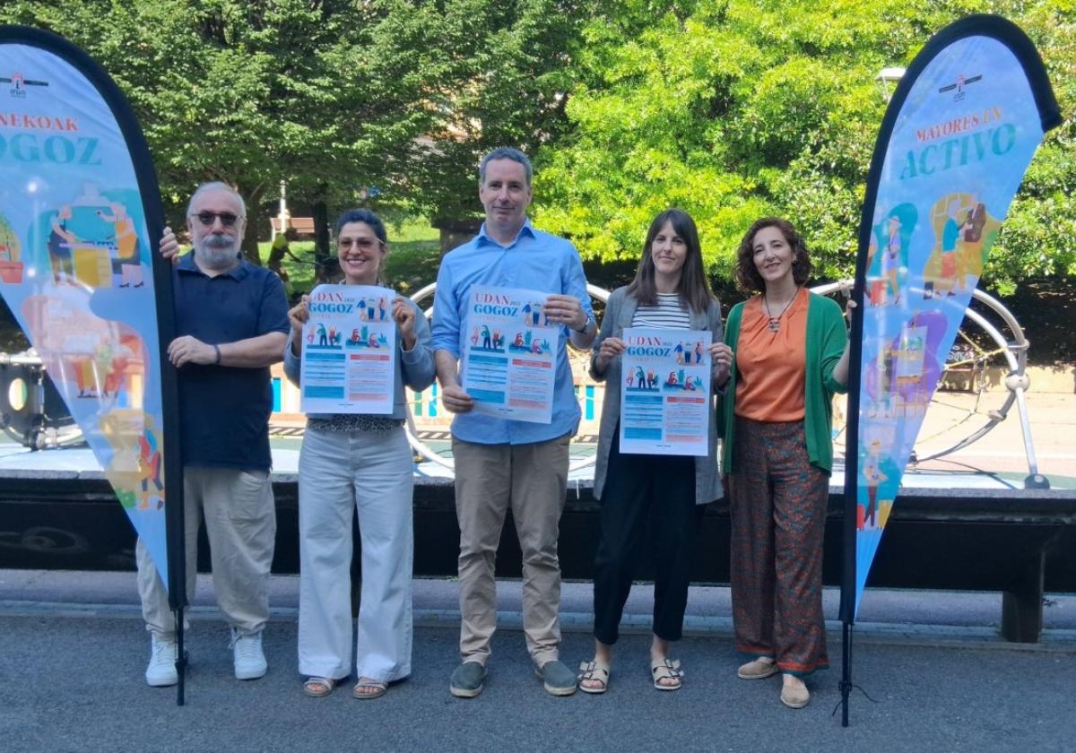 Antxon Sánchez, Betania Mendoza, Josu Iguiñiz, Kandele Martiarena y Natalia Pérez, ayer en Sargia.