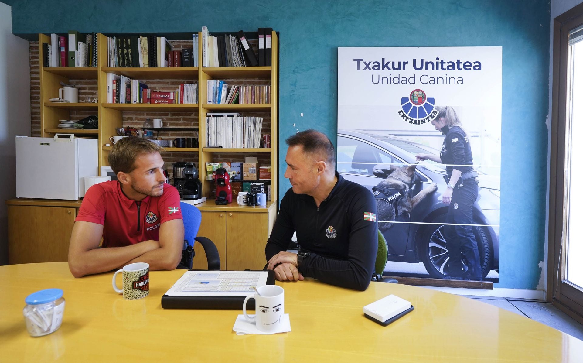 Visita a la unidad canina de la Ertzaintza