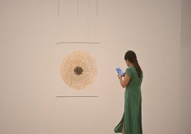 María Cueto muestra en la sala Kubo su evolución en el arte textil