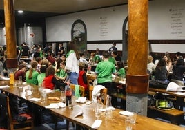 Imagen de la cena que tuvo lugar el fin de semana en Oianume Sagardotegia, que supuso el cierre de la temporada.