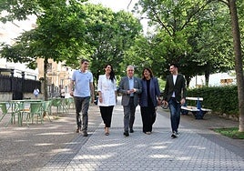 José Ignacio Asensio, secretario general del PSE de Gipuzkoa, y su equipo, esta mañana en Donostia.