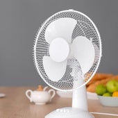 El precio de dormir con el ventilador toda la noche: cómo ahorrar en la factura de la luz durante la ola de calor
