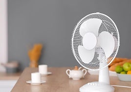 El precio de dormir con el ventilador toda la noche: cómo ahorrar en la factura de la luz durante la ola de calor