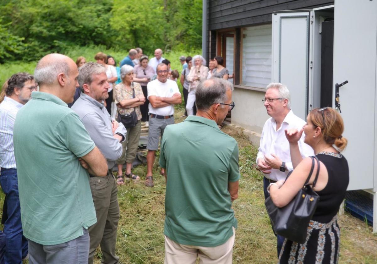 Ordezkariak energia-komunitatearen inaguruazioan.