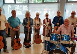Componentes de Nahaste Music Group participan en el concierto.