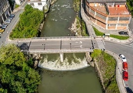 Vista aérea de la presa de Olea, junto al puente del mismo nombre.