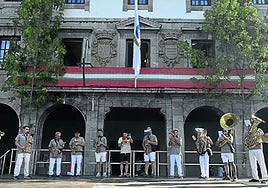 Tras lanzar el txupinazo, Gora Kaletxiki Txaranga hizo sonar la pieza 'Andoain' de Luis Fraca.