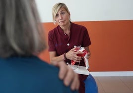 Ane Daza en una de sus sesiones en el ambulatorio de Tolosa.