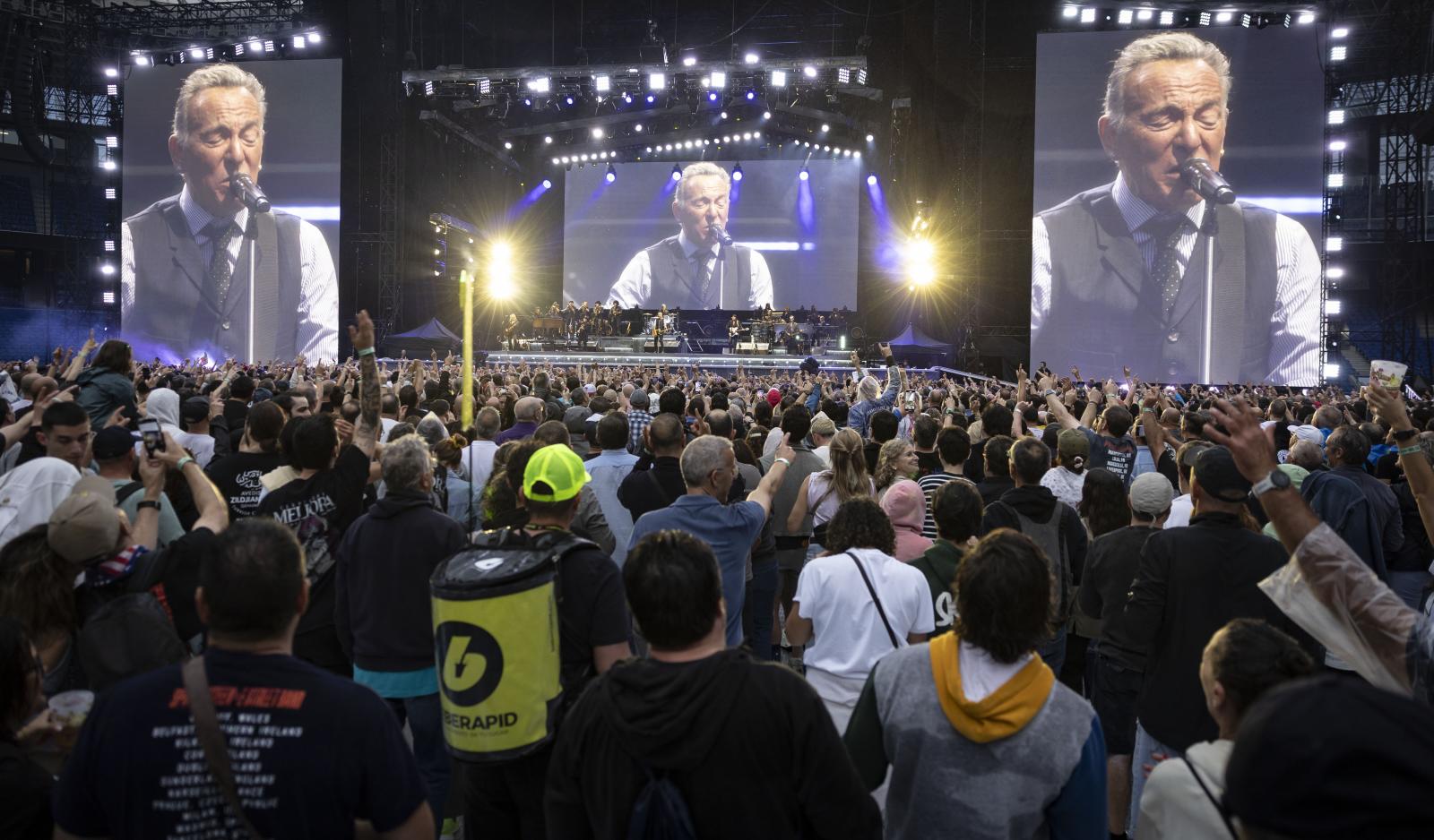 Anoeta se rinde al show de Bruce Springsteen