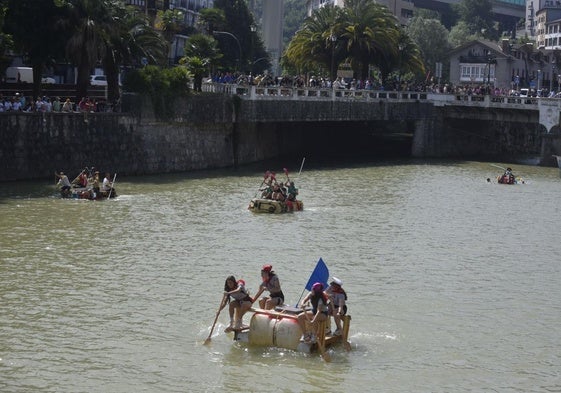 Las cuadrillas tolosarras disfrutan del río Oria