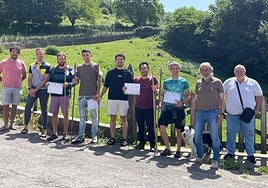 Los cinco protagonistas con responsables de Hazi y la Artzain Eskola.