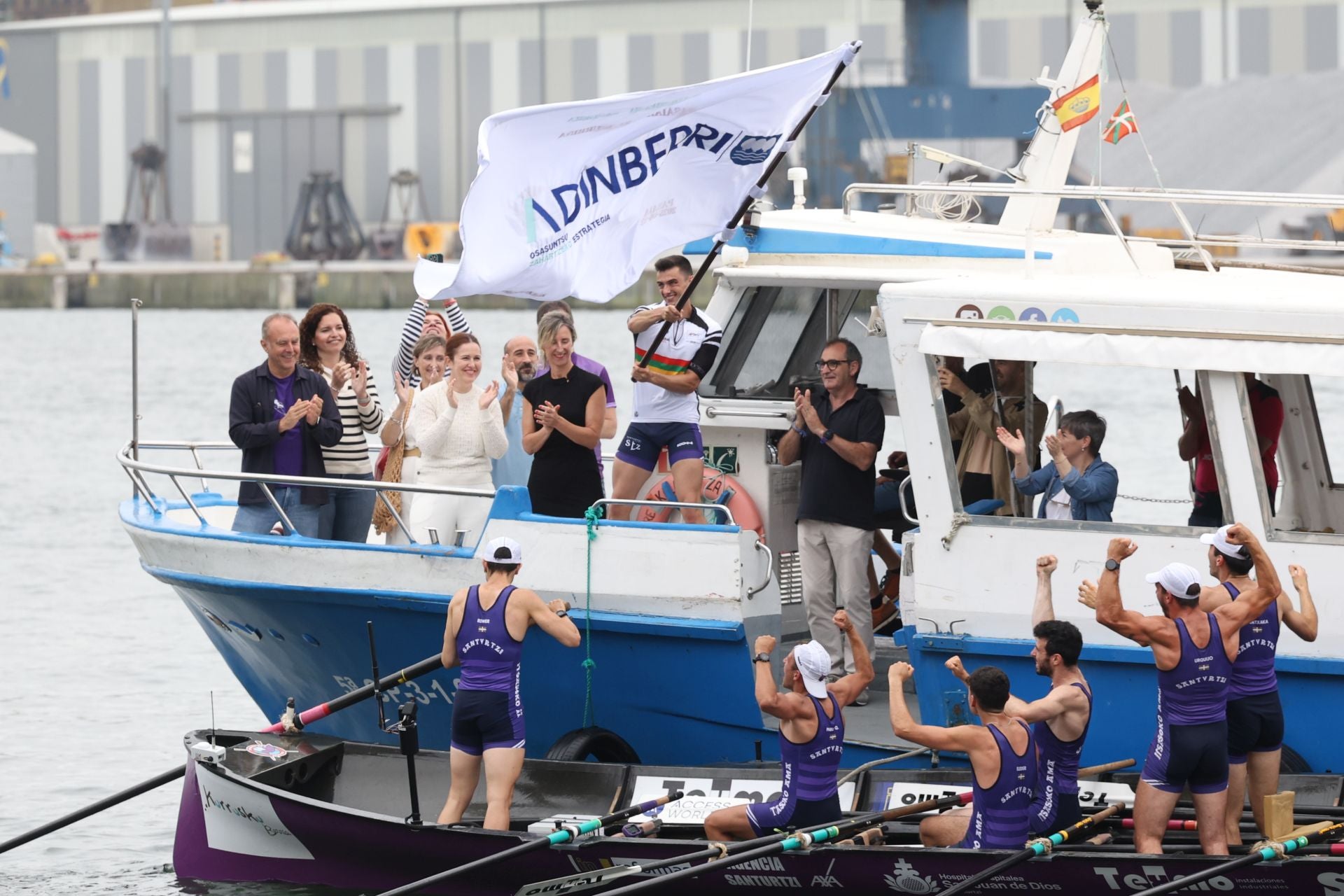 San Pedro vibró con su trainera y vio ganar a la Sotera