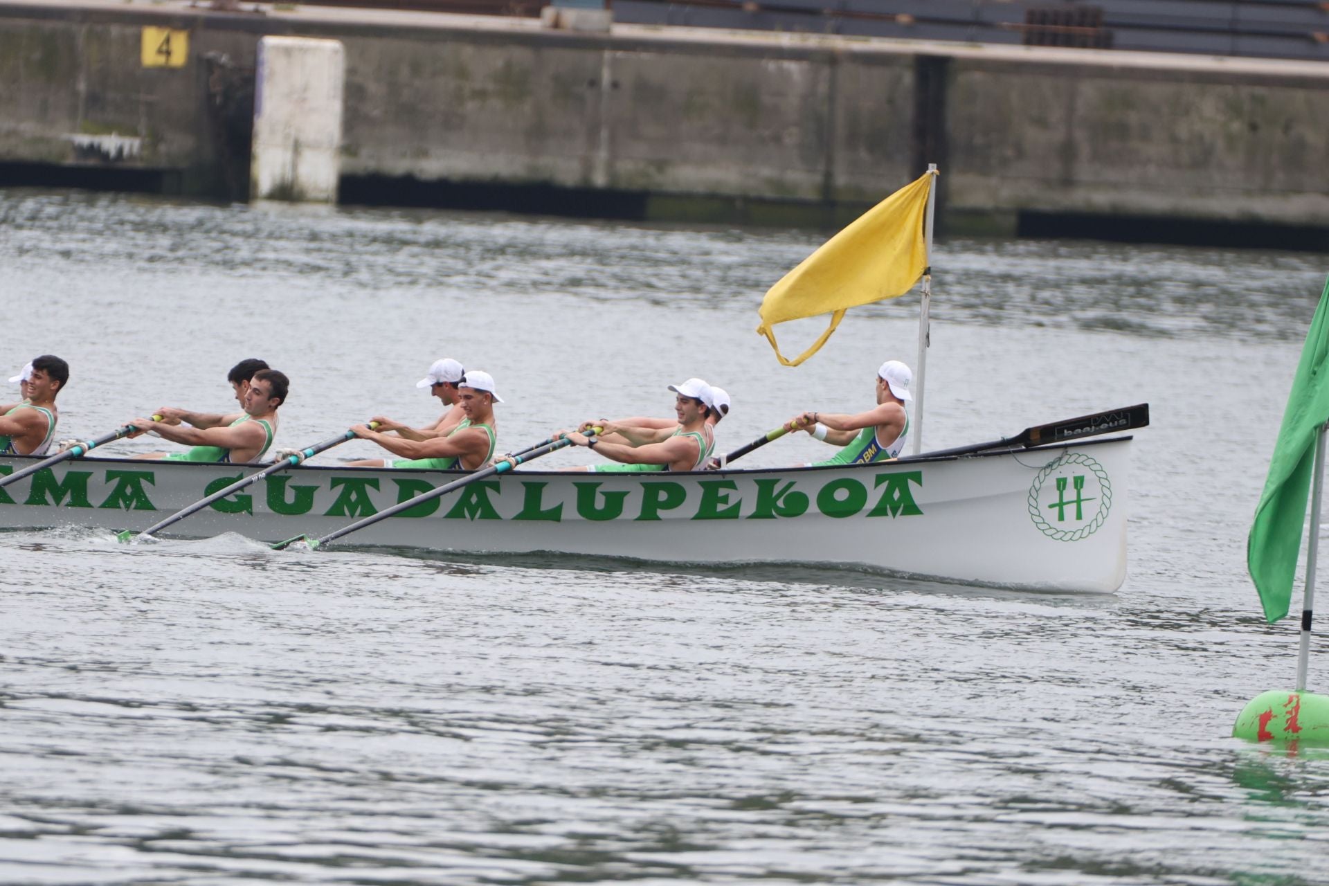San Pedro vibró con su trainera y vio ganar a la Sotera
