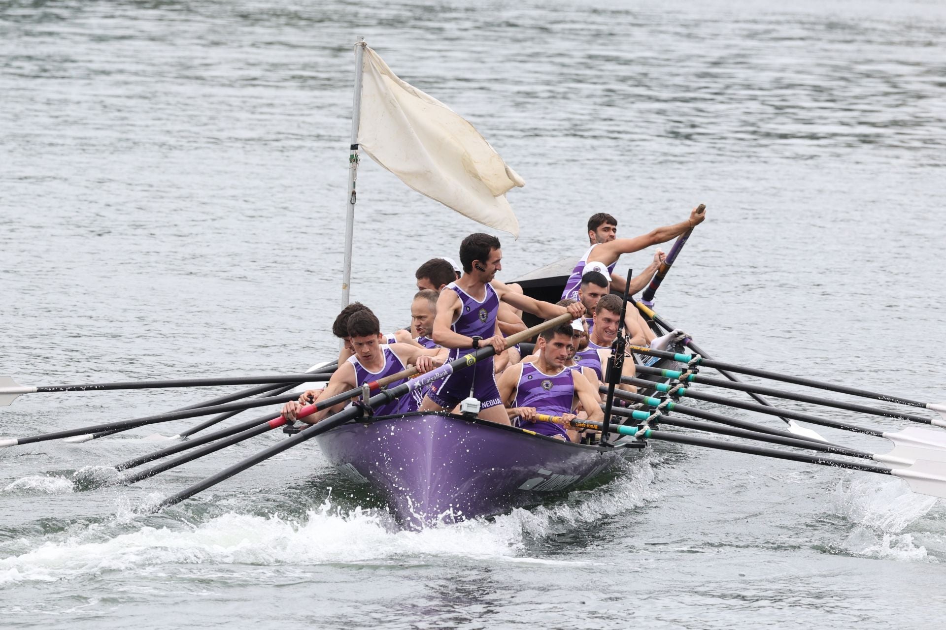 San Pedro vibró con su trainera y vio ganar a la Sotera