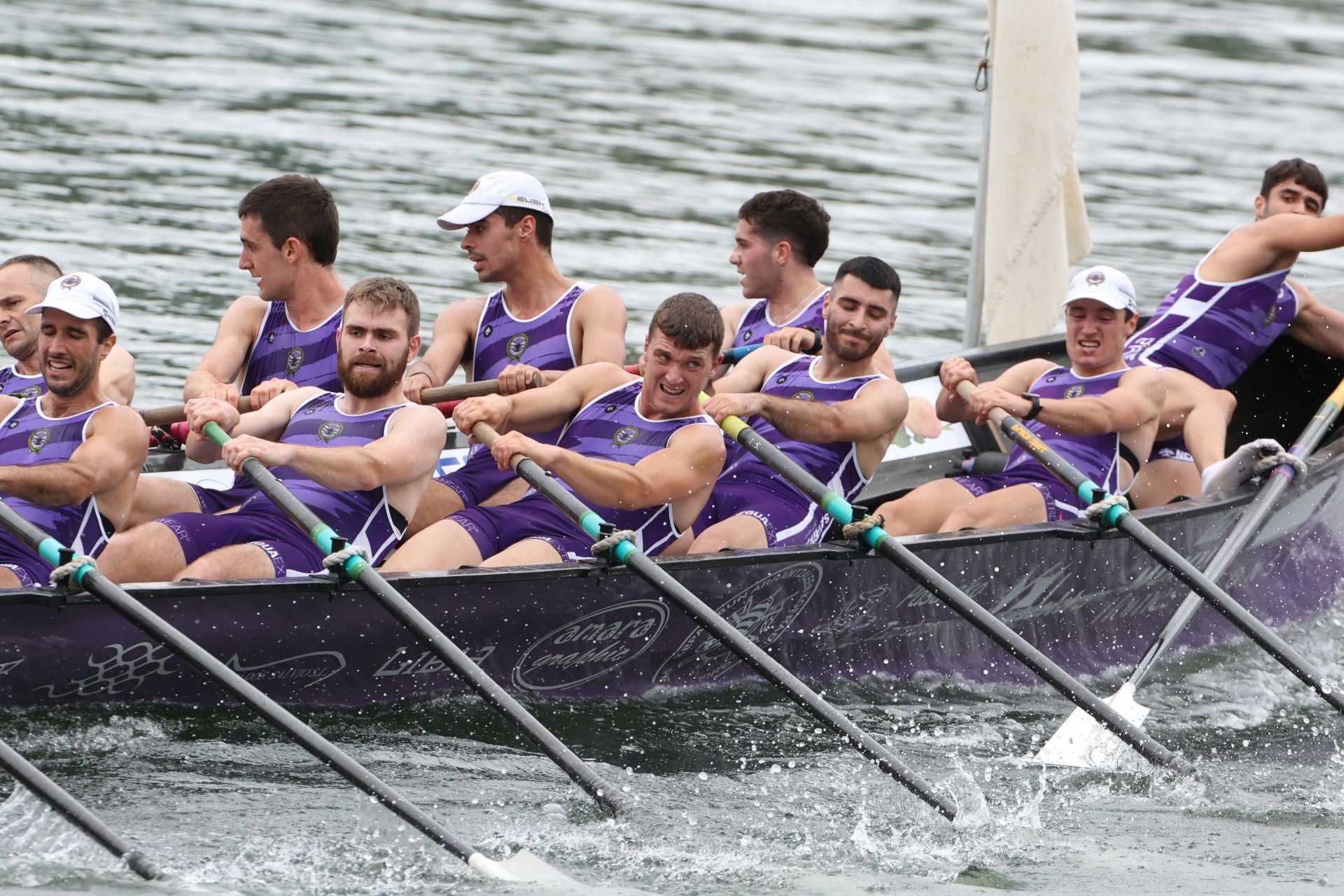 San Pedro vibró con su trainera y vio ganar a la Sotera