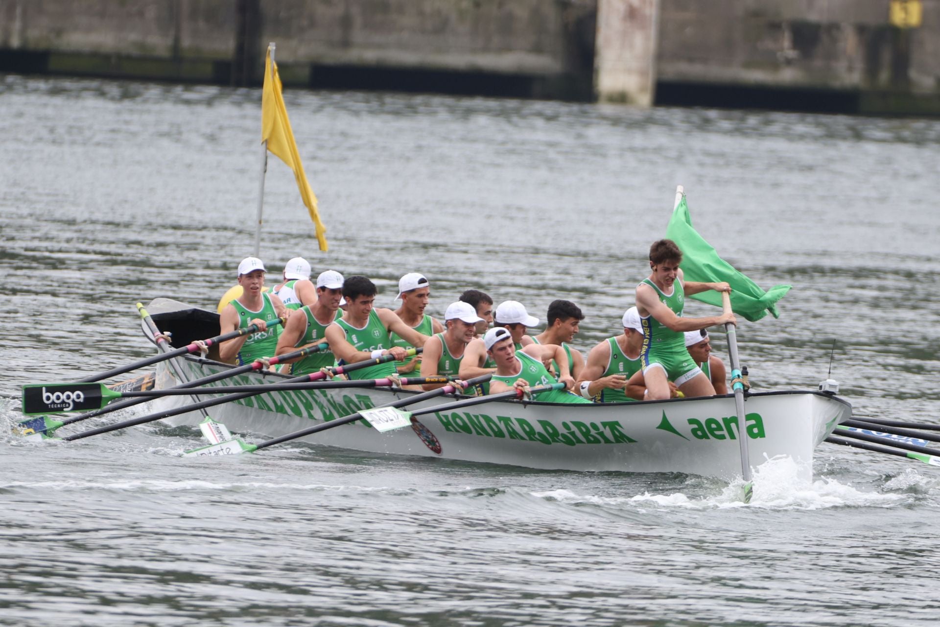 San Pedro vibró con su trainera y vio ganar a la Sotera
