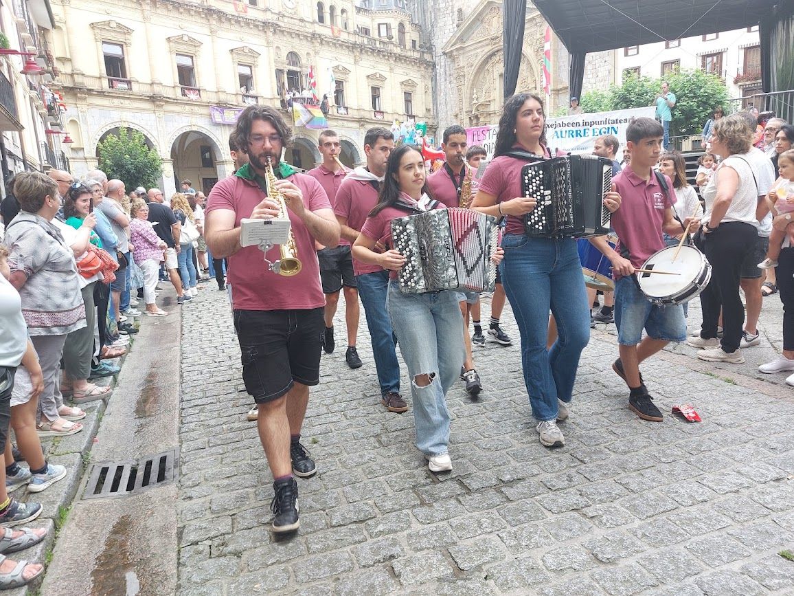 Multitudinario txupinazo para comenzar los sanjuanes
