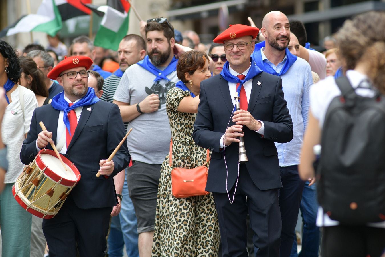Las calles de Eibar se llenan en la víspera de San Juan