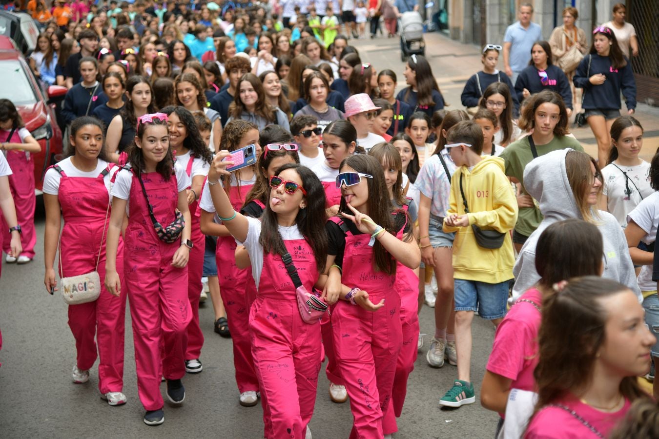 Las calles de Eibar se llenan en la víspera de San Juan