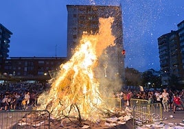 Fuego y magia en la hoguera de San Juan