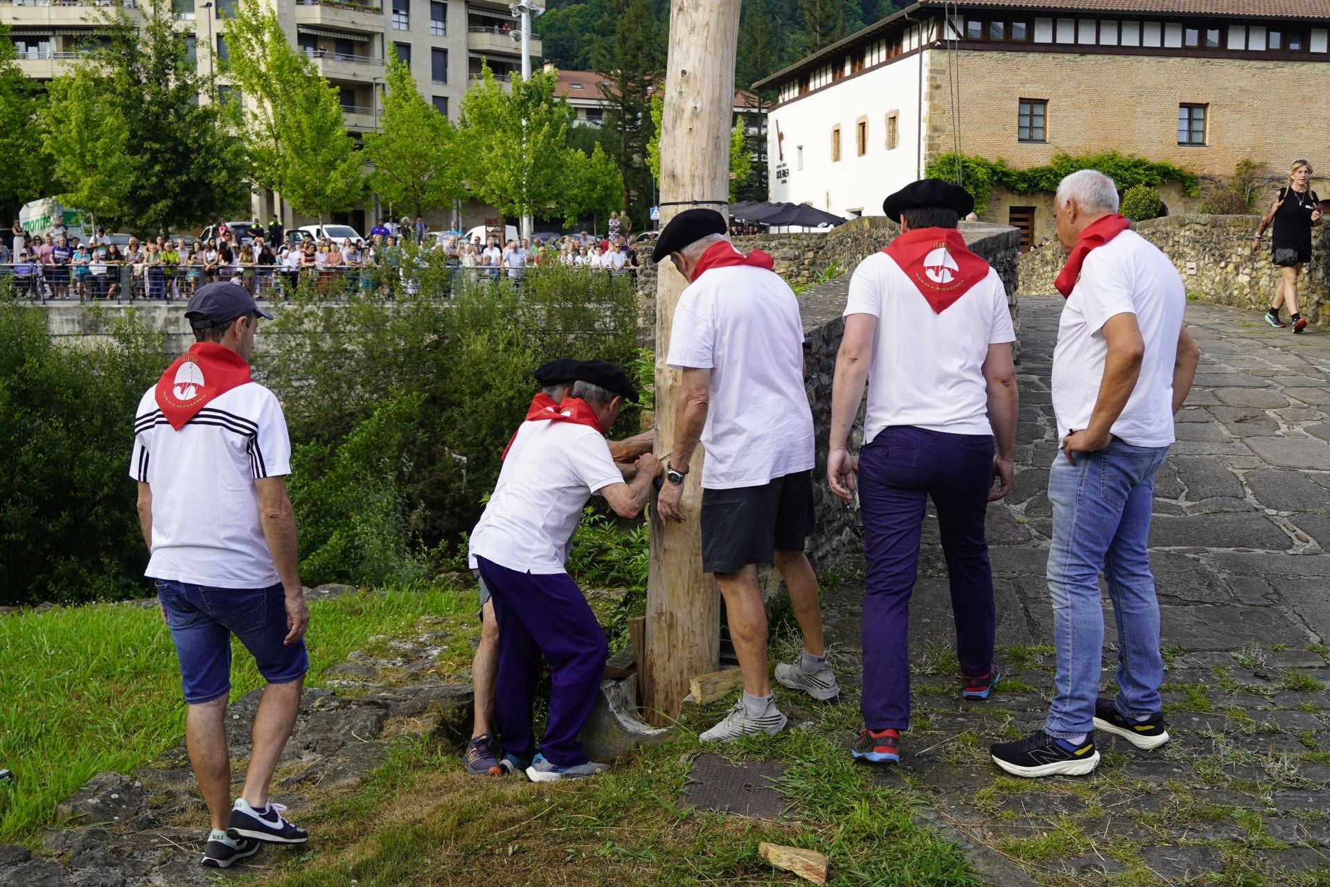 Kantuak, dantzak eta jendetza Igartzan
