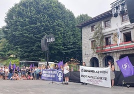 La concentración de este lunes convocada por el Movimiento Feminista.