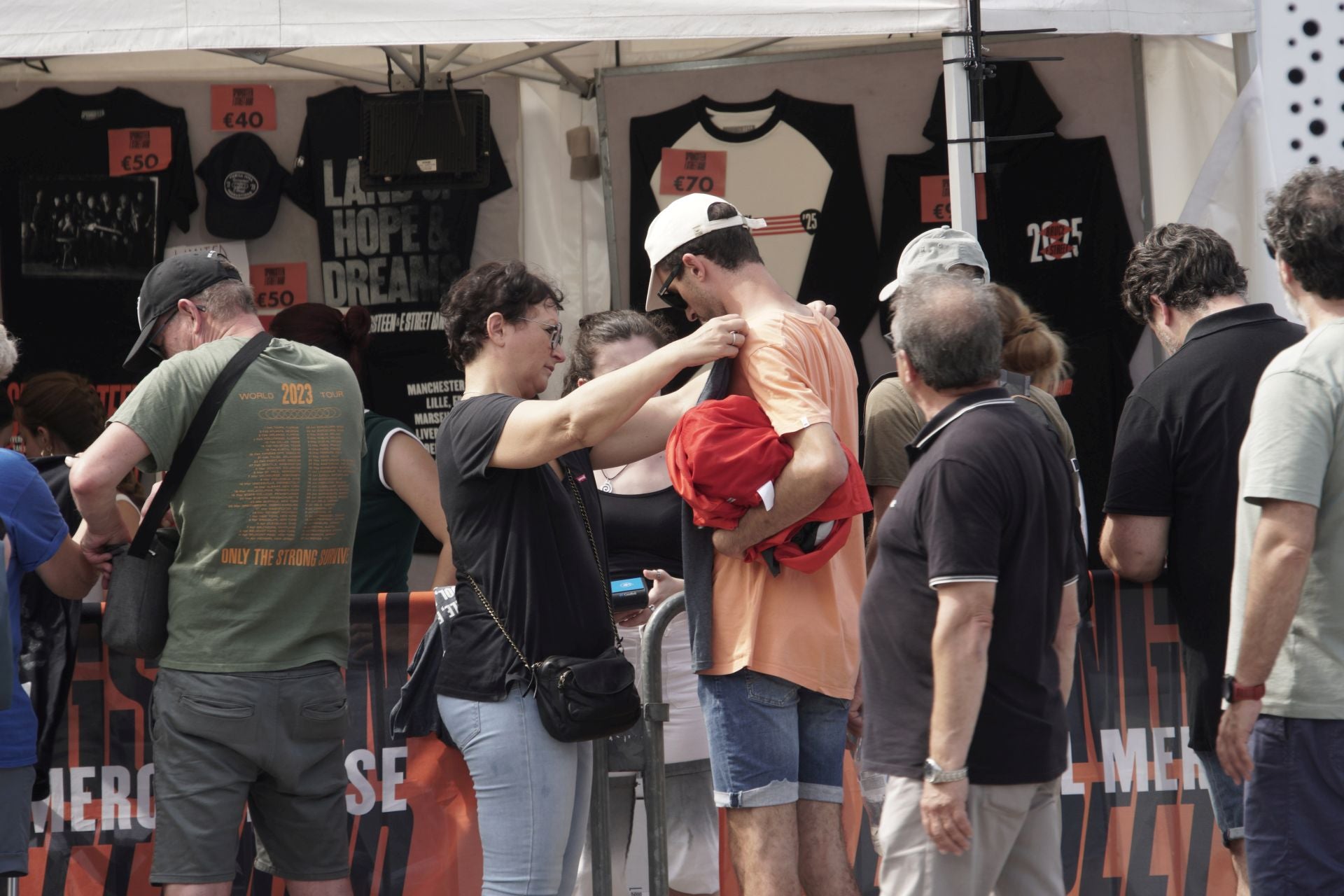 Gran ambiente en las horas previas al concierto de Bruce Springsteen